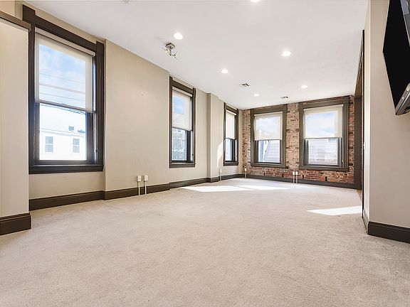 5th image of 344 E 8th Ave #3