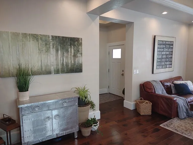 138 E 3rd Ave #A — Photo 15