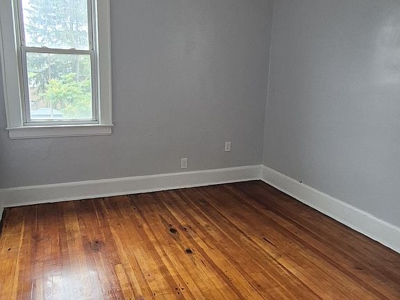 4th image of 196 Linden Ave Floor 2