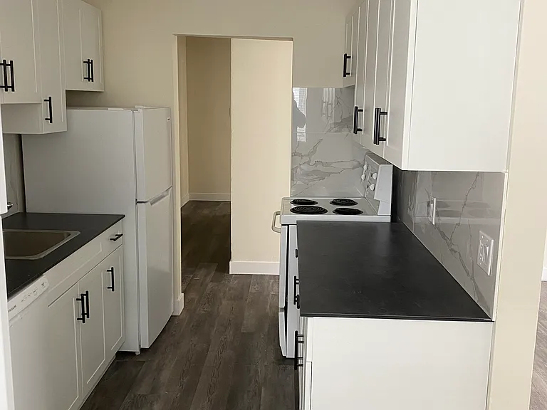 275 Nassau St N #2 — Photo 5