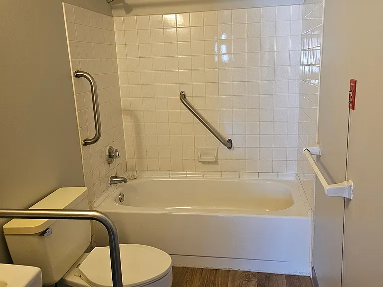 Carbondale Towers — Photo 15