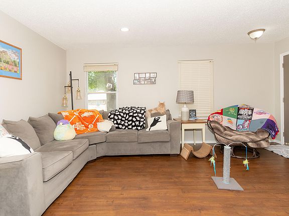 3rd image of 900 E Kirkwood Drive