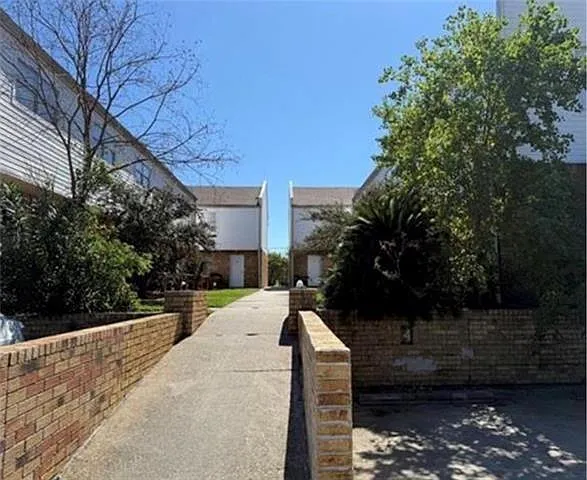 4754 Pontchartrain Dr #18 — Photo 2