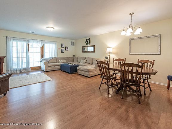 4th image of 56 Kensington Ct Unit 2