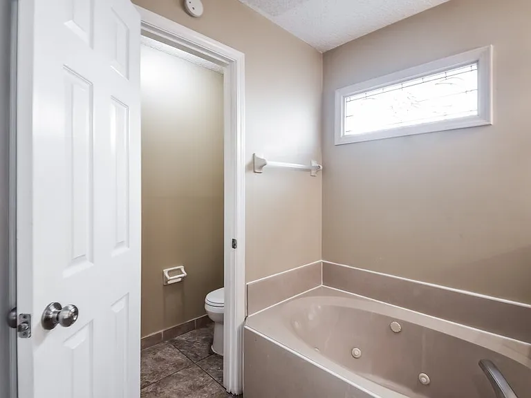 6498 Heatherwood Dr — Photo 15