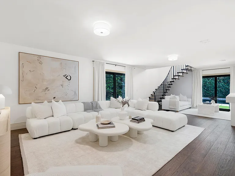 1435 N Ocean Way — Photo 4