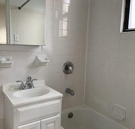 4th image of 302 E 89th St APT 4D