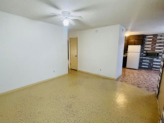 4th image of 1222 W Date St APT D