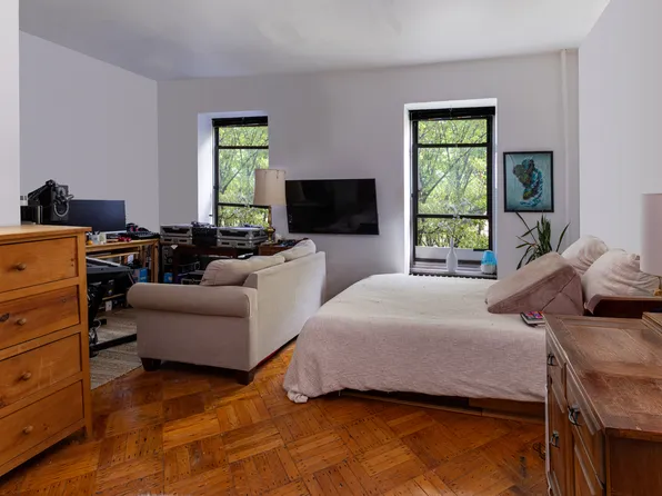 73 Monroe Street image 9 of 13