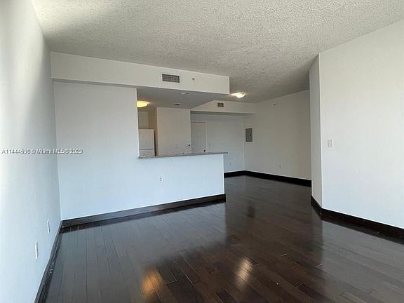 4th image of 275 NE 18th St APT 1206