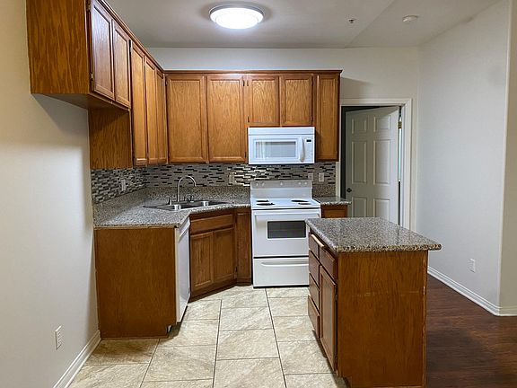 3rd image of 9825 Topanga Canyon Blvd Unit 14