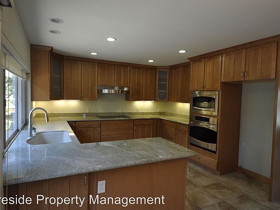 3rd image of 6484 Cranbrook Ct