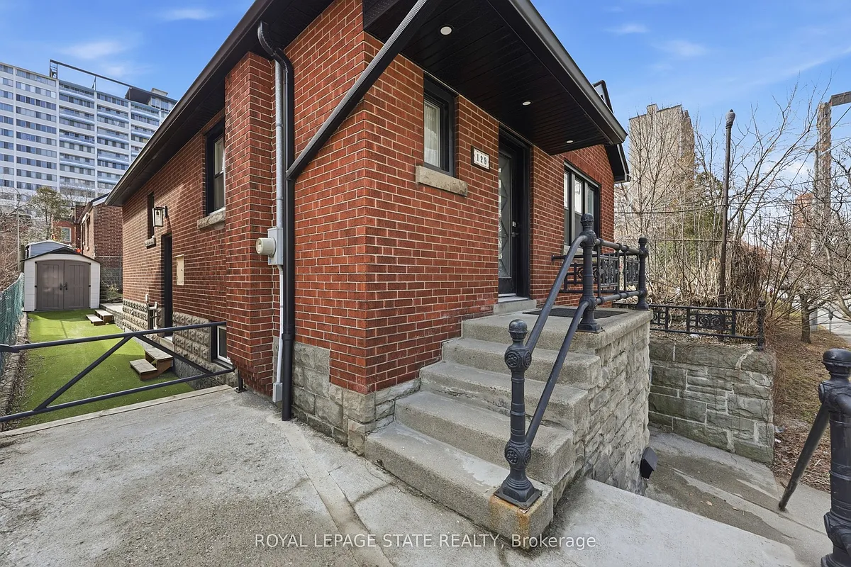 Building Photo - 129 Jackson St W