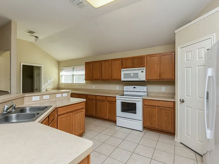3912 Big Thicket Dr — Photo 7