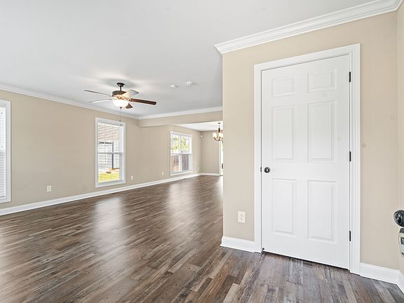 4th image of 145 Bonnell Dr