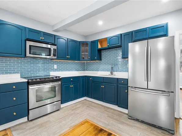 66 Farmington Ave, Providence, RI 02909