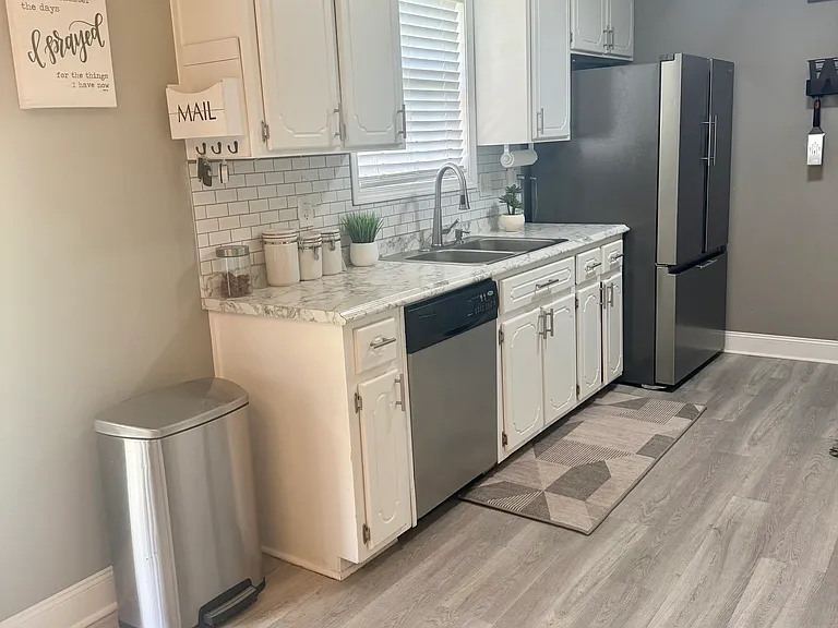 818 Amberway Dr — Photo 9
