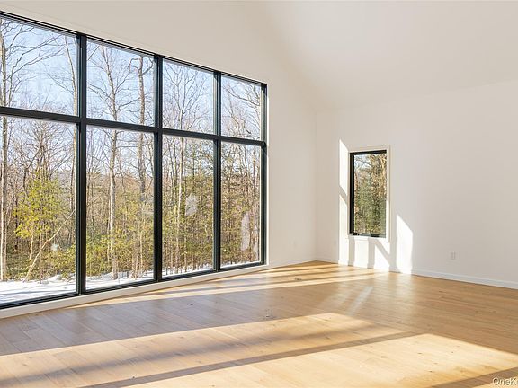 4th image of 48 Pine Grove Road