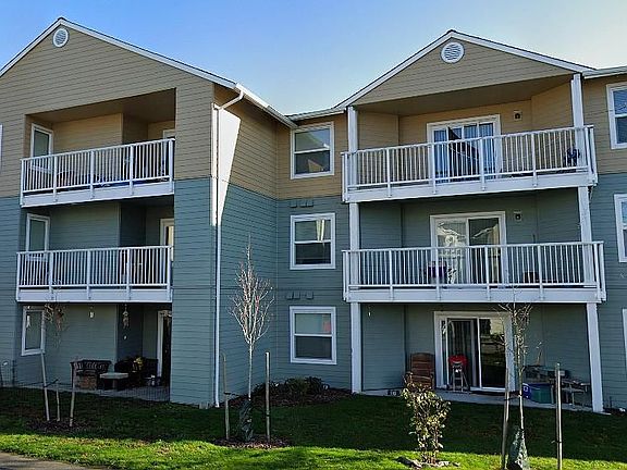 2nd image of 135 NE Barron Dr