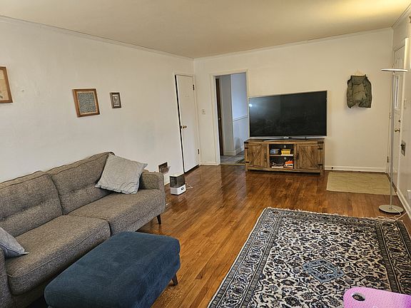 2nd image of 119 N Hawthorne Dr