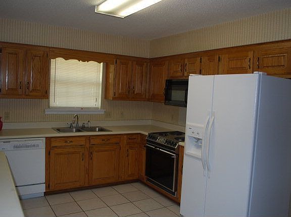 3rd image of 100 Rollingwood Dr