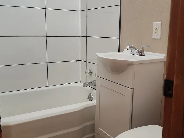 3031 S Volutsia Ave — Photo 13
