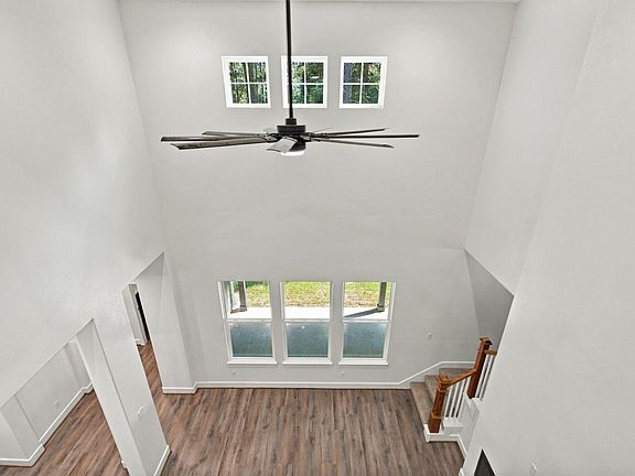 5th image of 303 Pelican St