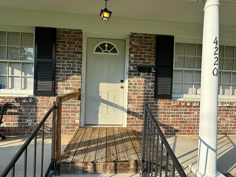 4220 Oakridge Dr — Photo 3