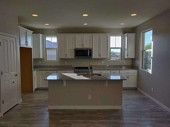 3rd image of 1347 N Balboa