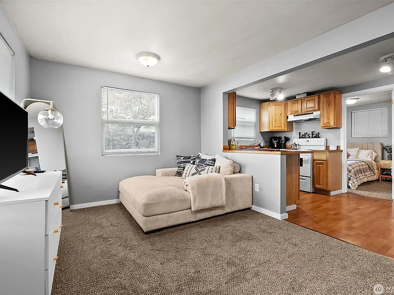 838 Prospect Aly — Photo 8