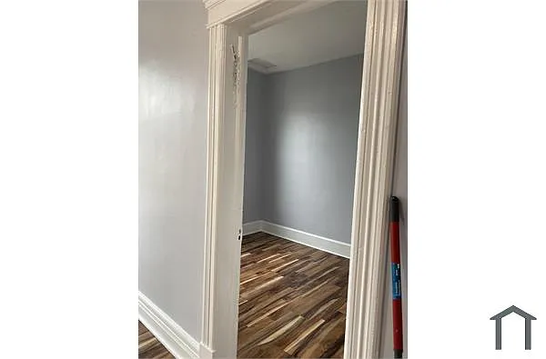 Building Photo - 31 Eagle St #2L