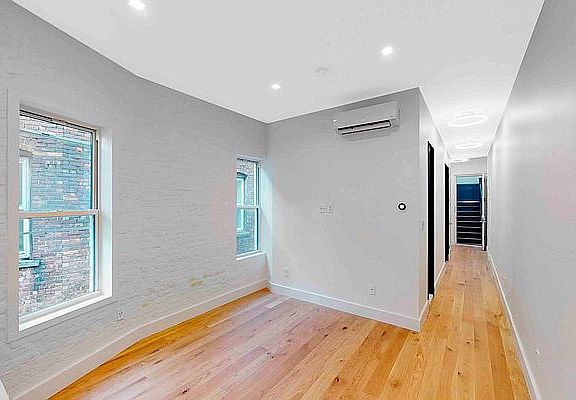 4th image of 1436 Pacific St #3