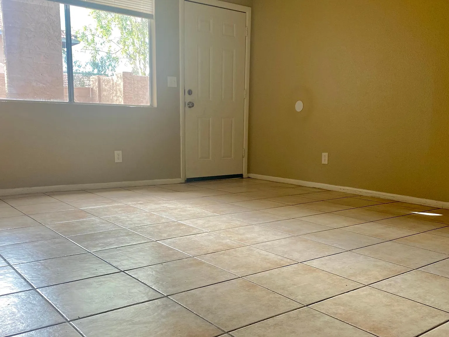 4112 N 69th Dr — Photo 1