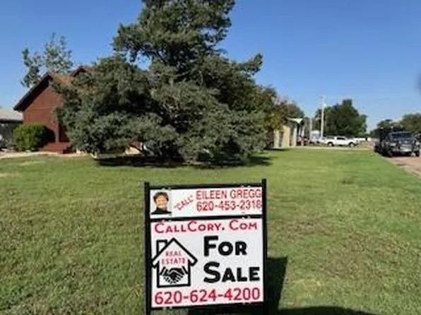 801 S Madison St, Hugoton, KS 67951