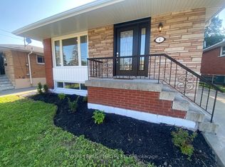4 Parklands Dr, Hamilton, ON L8K 4W7