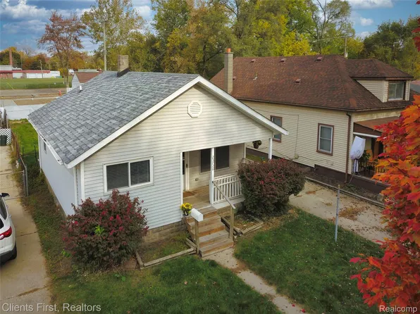 25726 Kitch St, Dearborn Heights, MI 48125