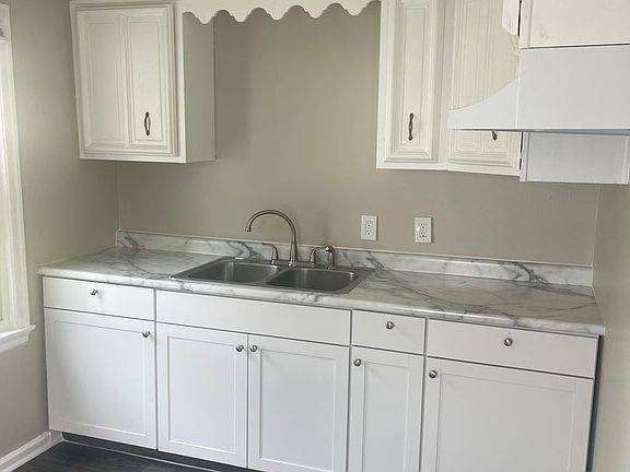 2nd image of 3841 Merrimac Ave