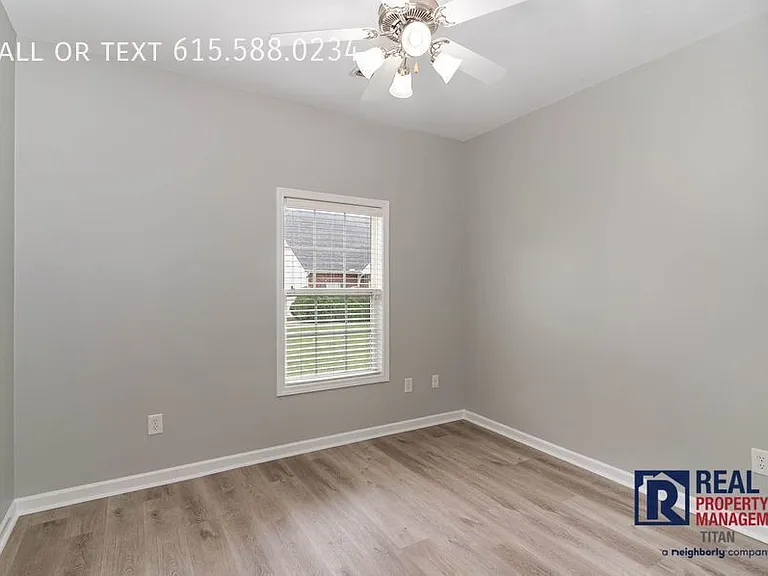 1004 Briggs Ln — Photo 14