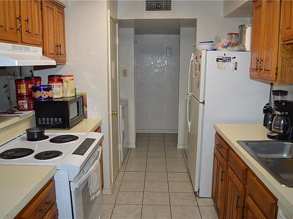 4th image of 1402 Hereford Dr