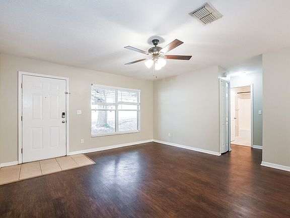 3rd image of 628 Brooke Ct