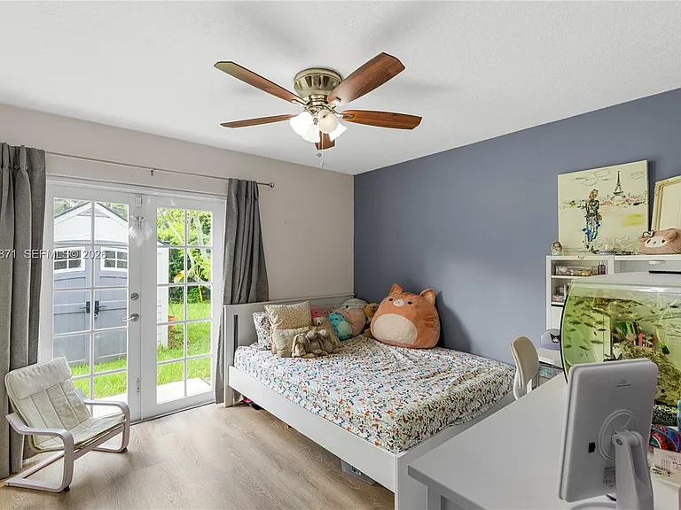 10900 NW 18th Ct — Photo 37