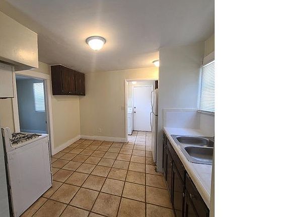 3rd image of 1525 W 58th Pl
