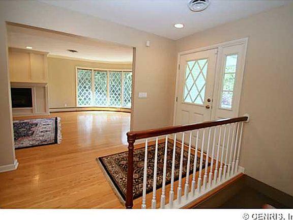3rd image of 1 Hilltop Dr