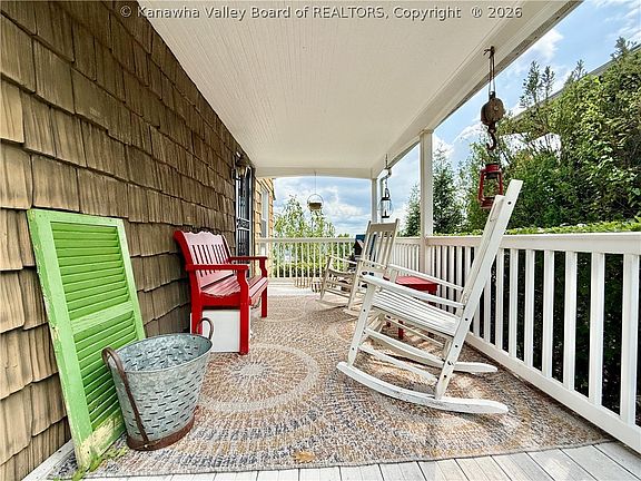 5th image of 319 Mount View Dr