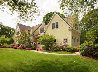 28 Edgemoor Cir, Wellesley, MA 02482