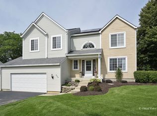 300 Briarwood Ln, Algonquin, IL 60102