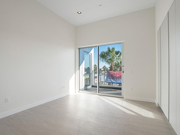 3rd image of 495 The Promenade N #207
