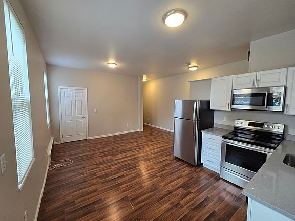 3rd image of 430 Greenfield Ave #101-1
