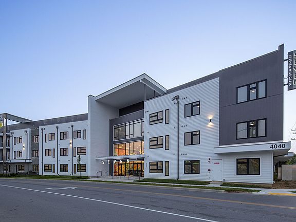 5th image of 4040 Travis Dr #424