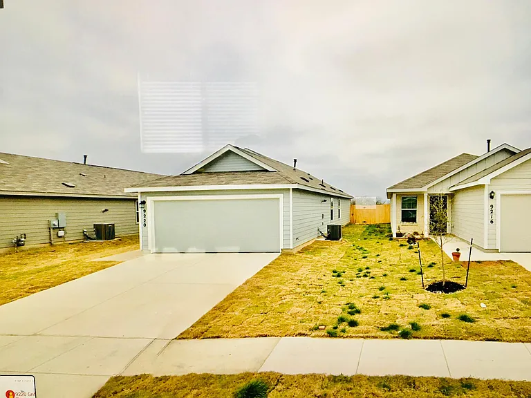 9220 Griffith Run — Photo 1